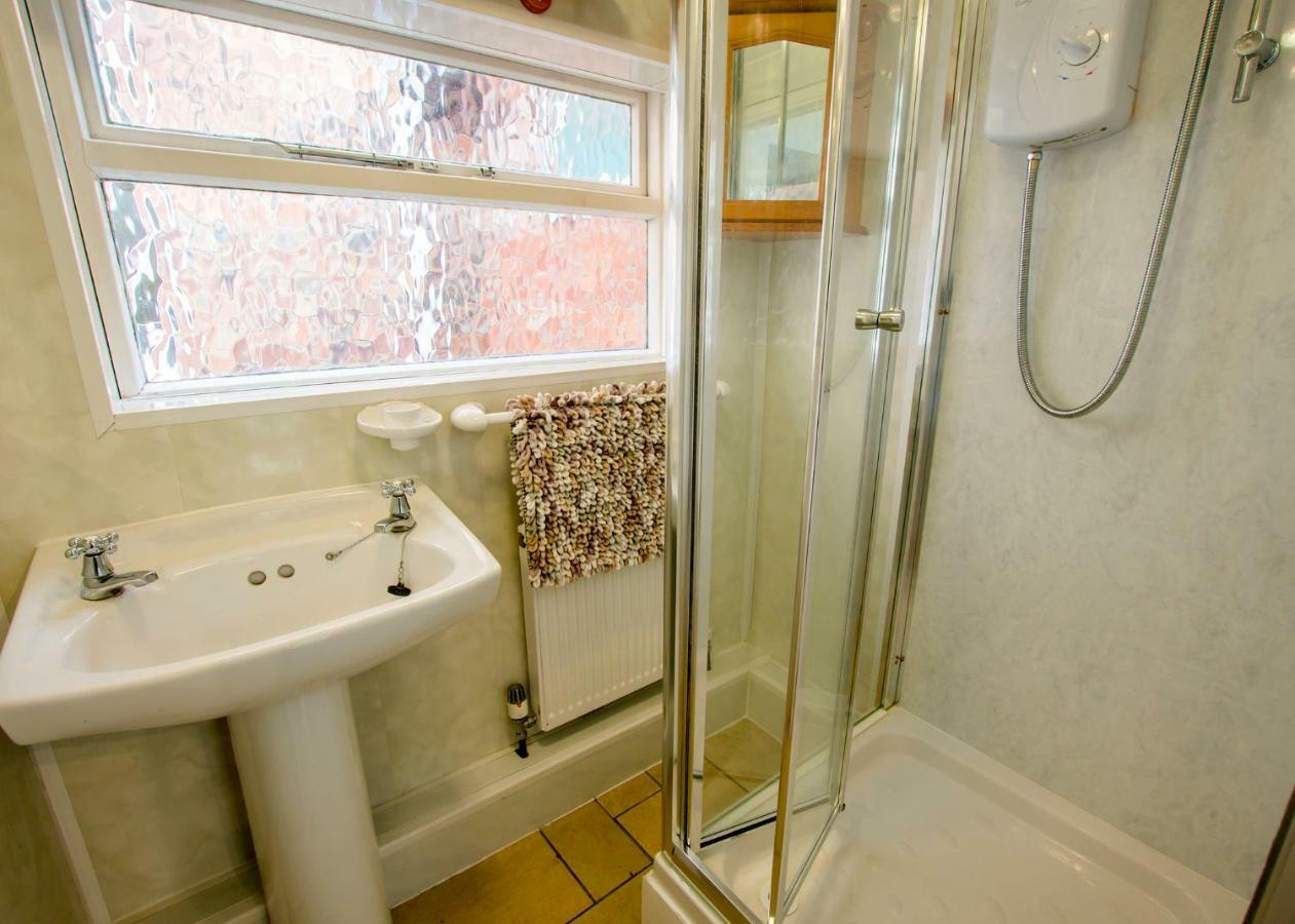 60 And A Half Bailgate Apartment Lincoln Bagian luar foto