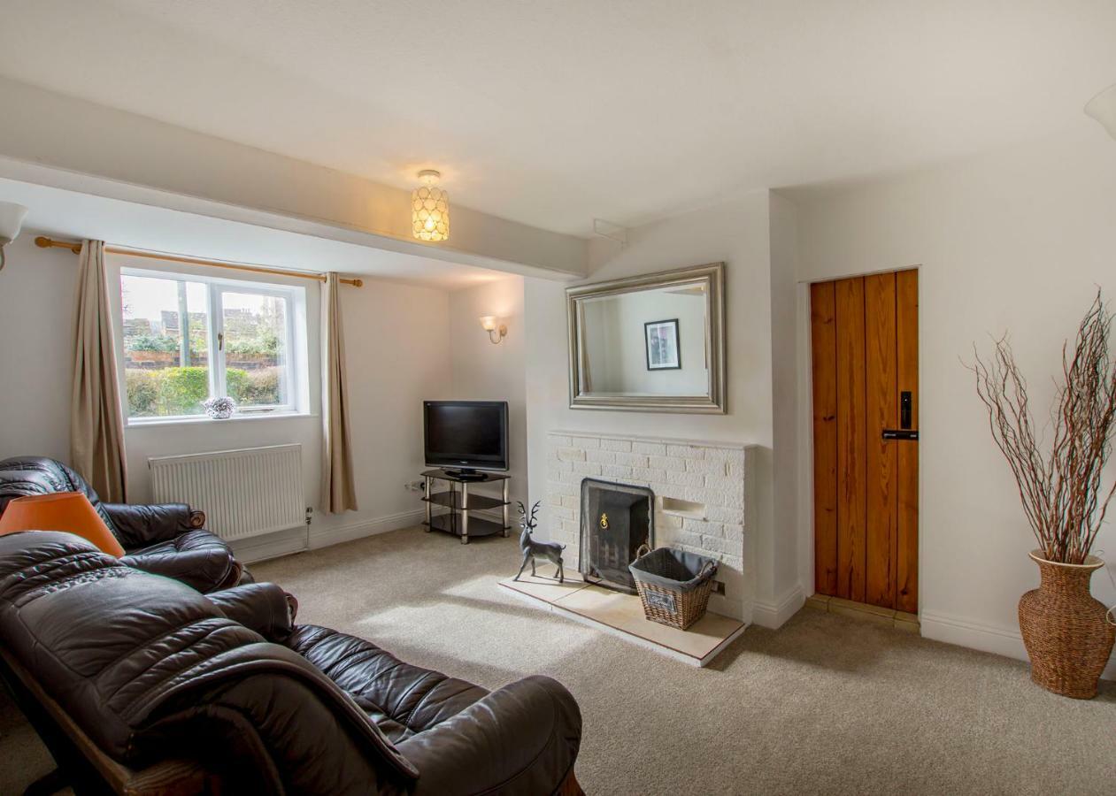 60 And A Half Bailgate Apartment Lincoln Bagian luar foto